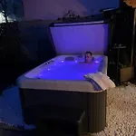 Noa Jacuzzi & Sauna Вилла