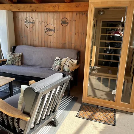 Noa Jacuzzi & Sauna Villa *