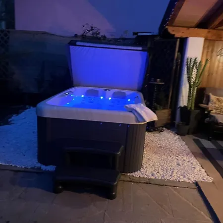 Noa Jacuzzi & Sauna Izola