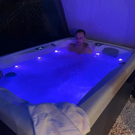 Noa Jacuzzi & Sauna *