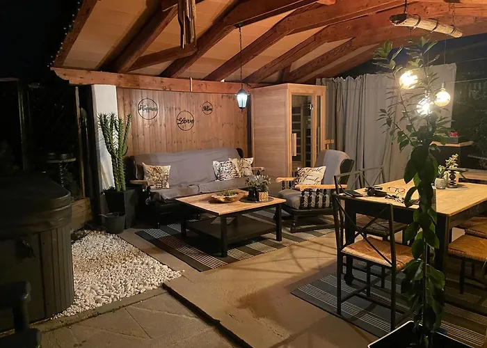 Noa Jacuzzi & Sauna Villa *