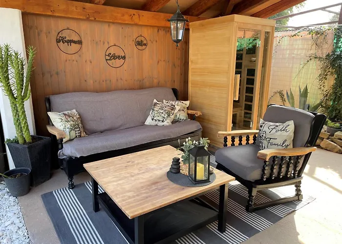 Noa Jacuzzi & Sauna Villa *