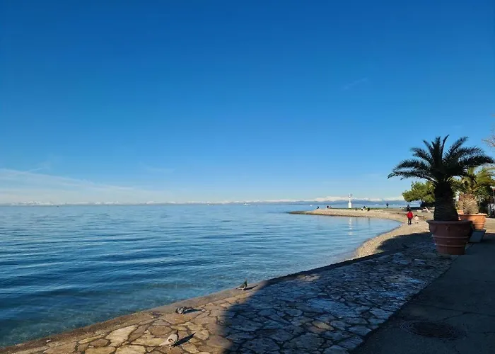 Noa Jacuzzi & Sauna Villa *