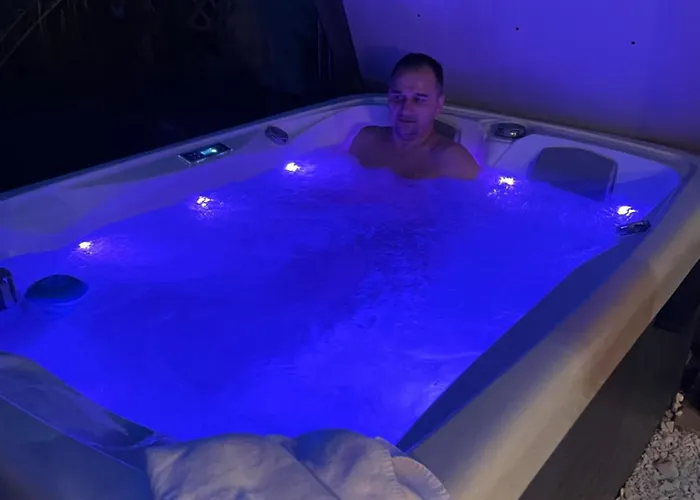 Noa Jacuzzi & Sauna *